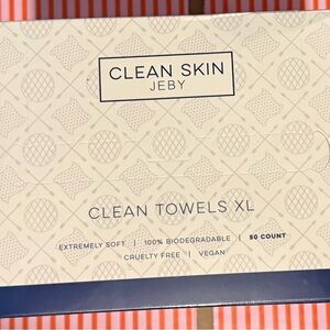 Clean Skin Club Disposable Wash Cloths Towels XL 50 Count New in Sealed Box